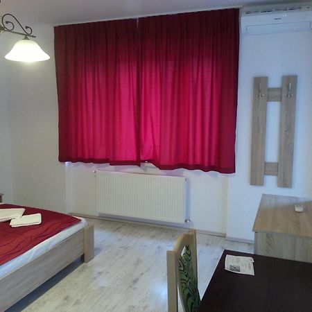 Downtown Apartment Мишкольц Экстерьер фото