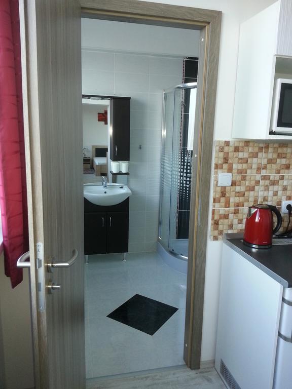Downtown Apartment Мишкольц Экстерьер фото