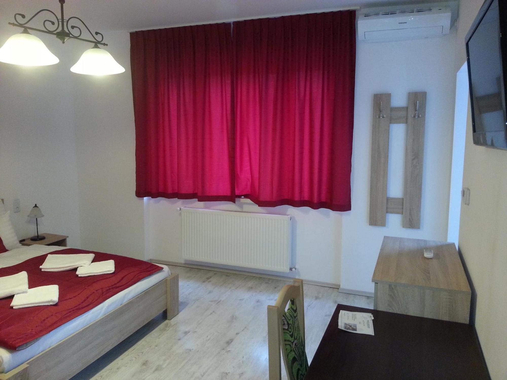 Downtown Apartment Мишкольц Экстерьер фото