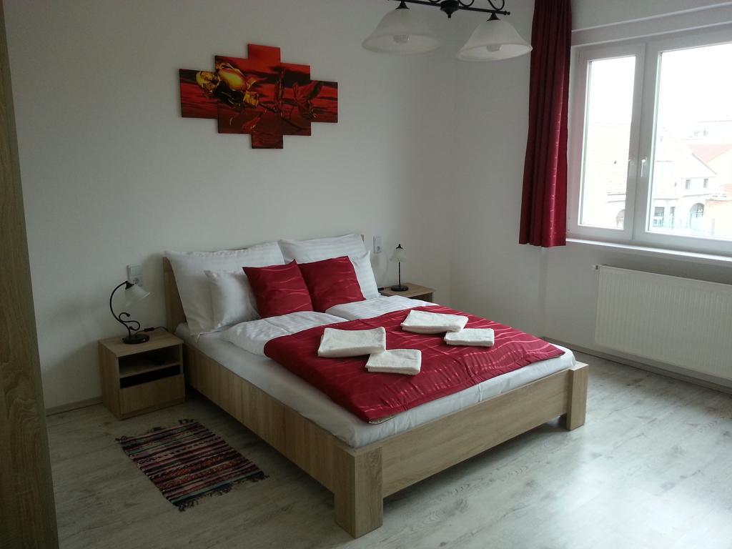 Downtown Apartment Мишкольц Экстерьер фото